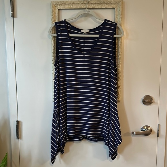 JANE AND DELANCEY | Anthropologie Blue & White Asymmetrical Sleeveless Tank Top - Picture 3 of 11